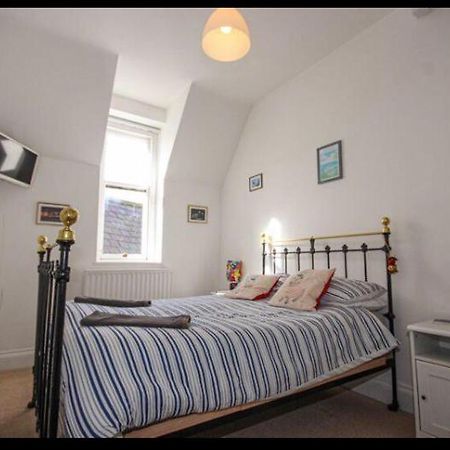 Light And Airy Central Lyme Regis Appartment With Parking Eksteriør bilde