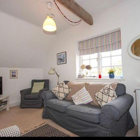 Light And Airy Central Lyme Regis Appartment With Parking Eksteriør bilde