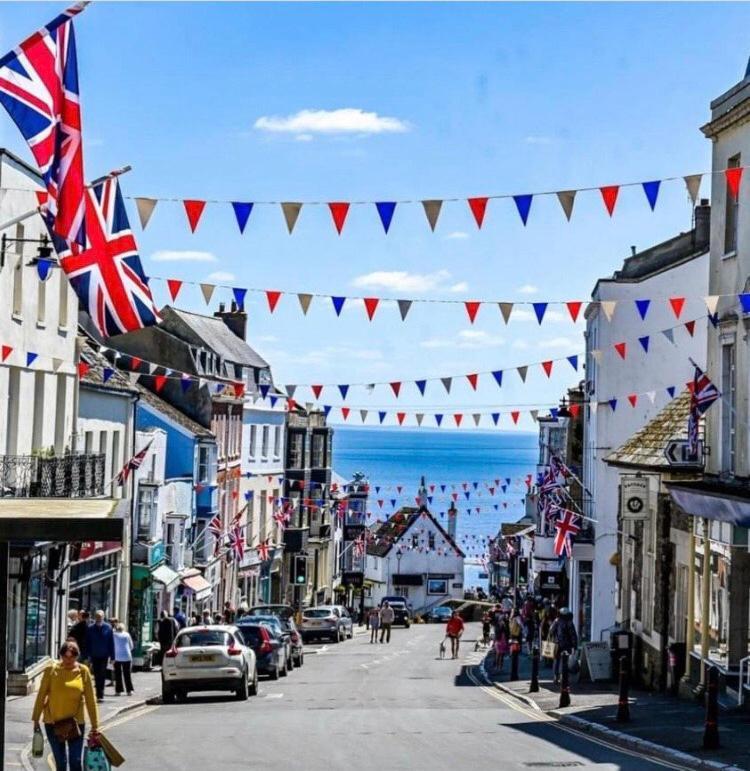 Light And Airy Central Lyme Regis Appartment With Parking Eksteriør bilde